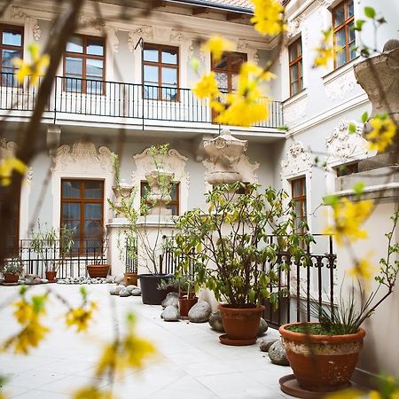 Hotel U Zlateho Jelena ปราก ภายนอก รูปภาพ