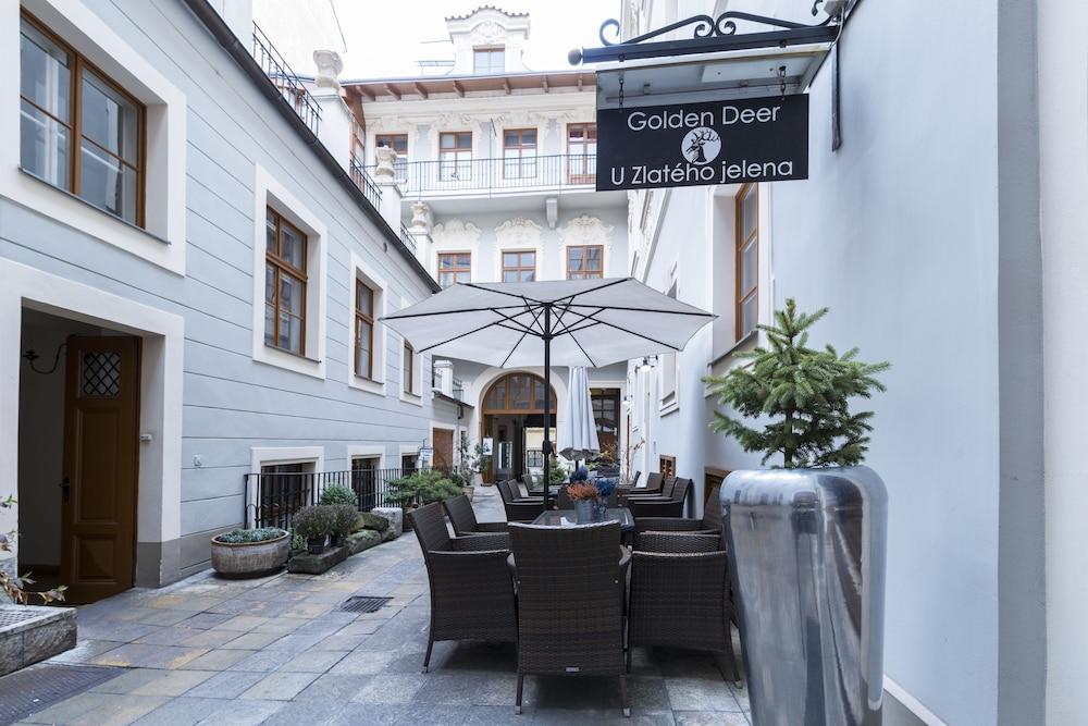 Hotel U Zlateho Jelena ปราก ภายนอก รูปภาพ