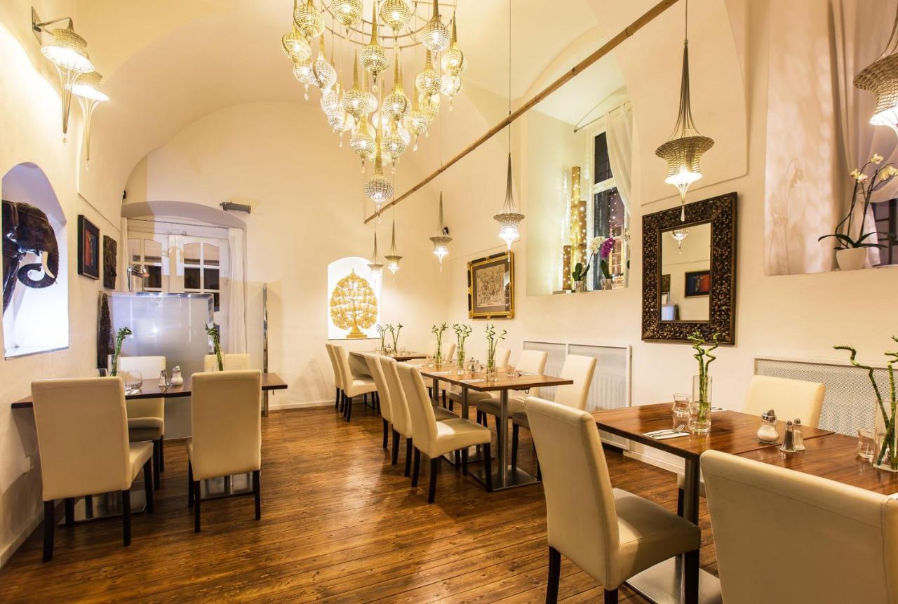 Hotel U Zlateho Jelena ปราก ภายนอก รูปภาพ