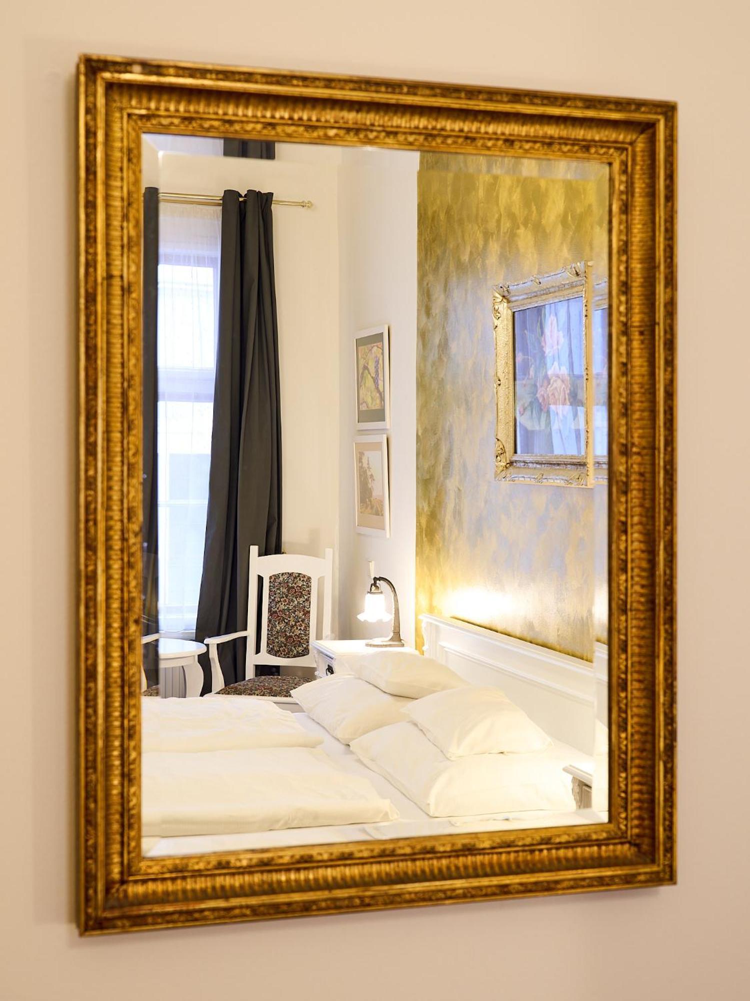 Hotel U Zlateho Jelena ปราก ภายนอก รูปภาพ