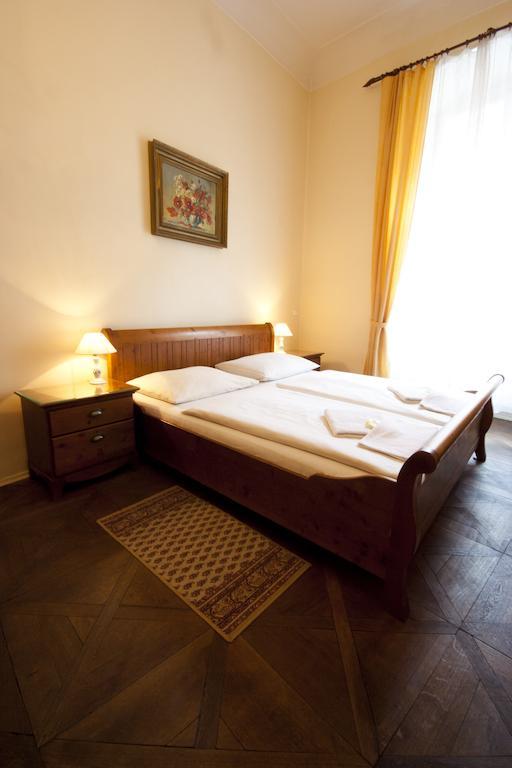 Hotel U Zlateho Jelena ปราก ห้อง รูปภาพ