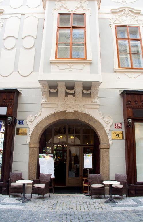 Hotel U Zlateho Jelena ปราก ภายนอก รูปภาพ