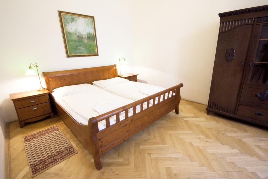 Hotel U Zlateho Jelena ปราก ห้อง รูปภาพ
